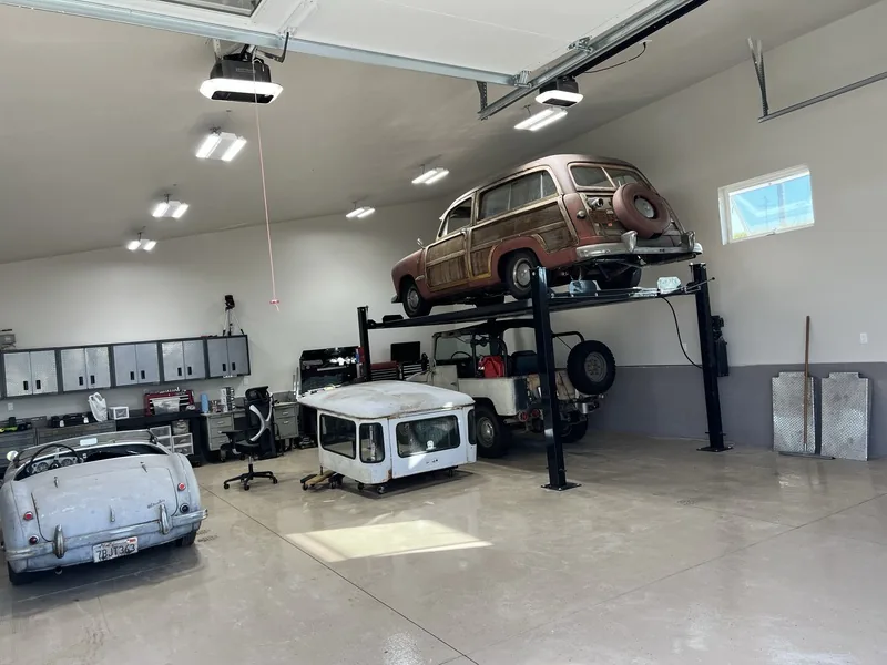 Professional electrician services background image